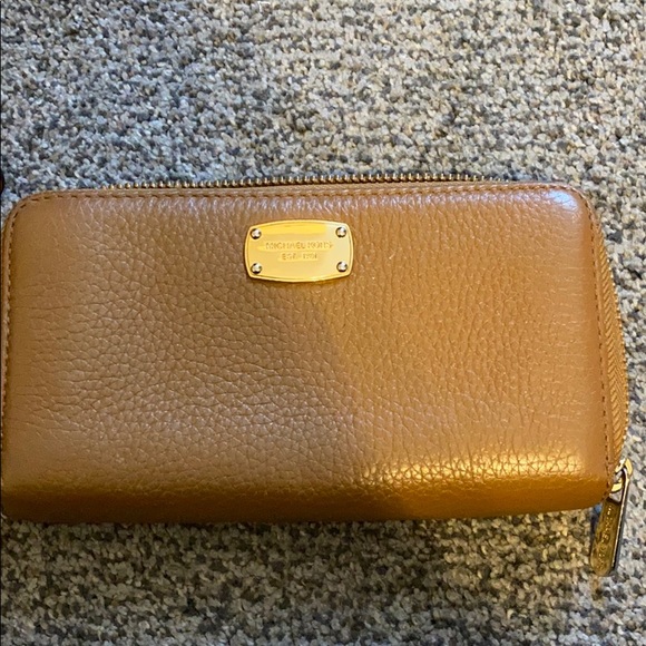 Michael Kors Wallet - Picture 1 of 3